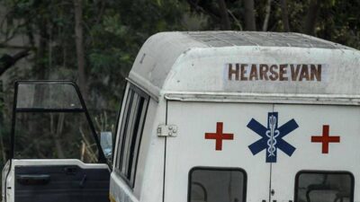 India auto esplode vicino a Forte rosso a Nuova Delhi 8 morti