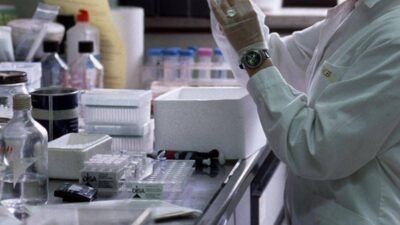 Gsk con Fleming Initiative e Ia avanzata contro antimicrobico resistenza