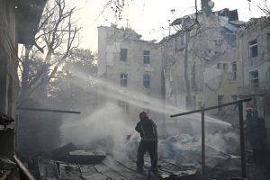 Ucraina, Russia chiude il ponte di Crimea: pioggia di droni sul Paese