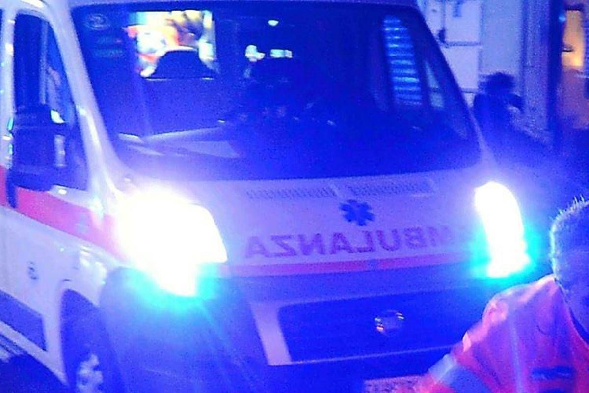 Attraversa carreggiata sulla provinciale 27enne travolto e ucciso da camion