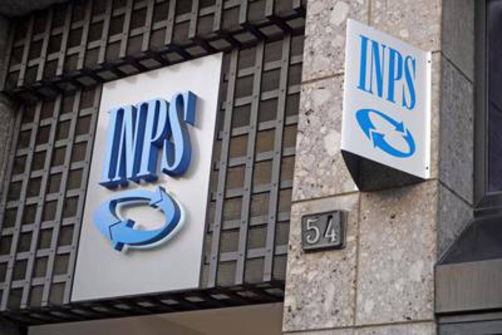 Assegno inclusione, sms Inps a 360mila famiglie: domande dal 1° luglio