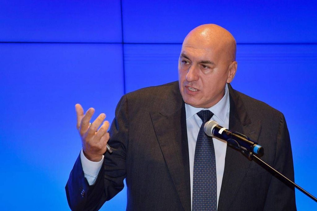Crosetto: “Il mondo è cambiato, anche la Nato deve cambiare”