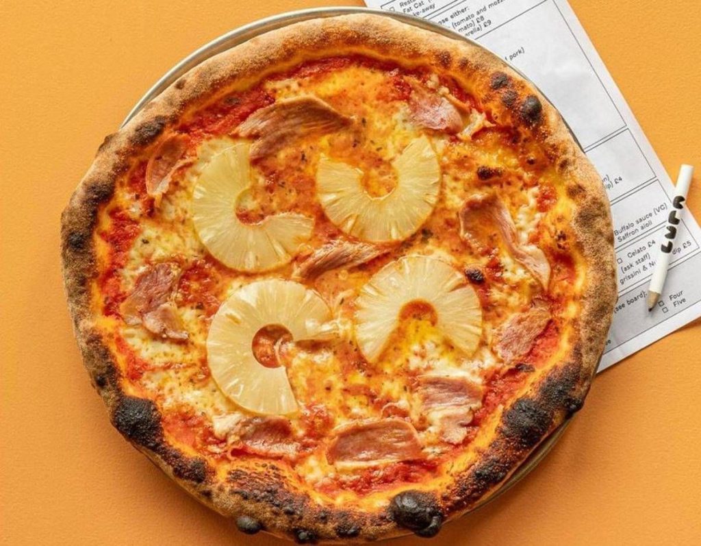 Dalla pizza all’ananas alla carbonara con panna, la top 10 dei ‘crimini in cucina’