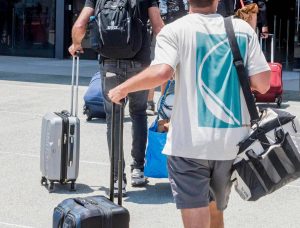 Italiani in fuga dall’Iran, Farnesina: “Partito un nuovo convoglio”