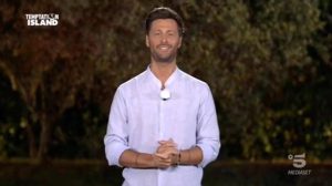 Temptation Island, Bisciglia anticipa: “Vedrete una cosa mai successa prima”
