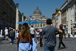 Caldo record non molla l’Italia, 18 città da bollino rosso oggi e domani