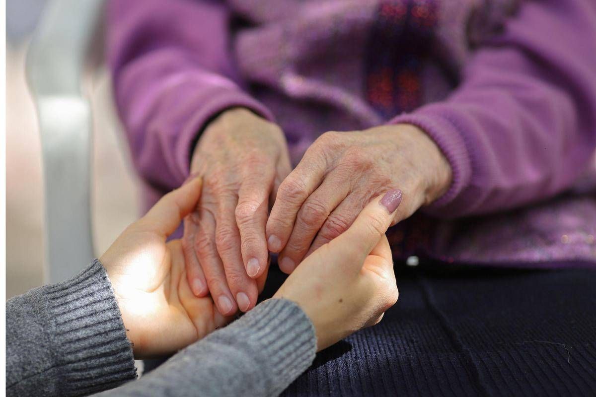 Quasi 7 milioni tra pazienti oncologici e caregiver premio Incontradonna narrazione come cura