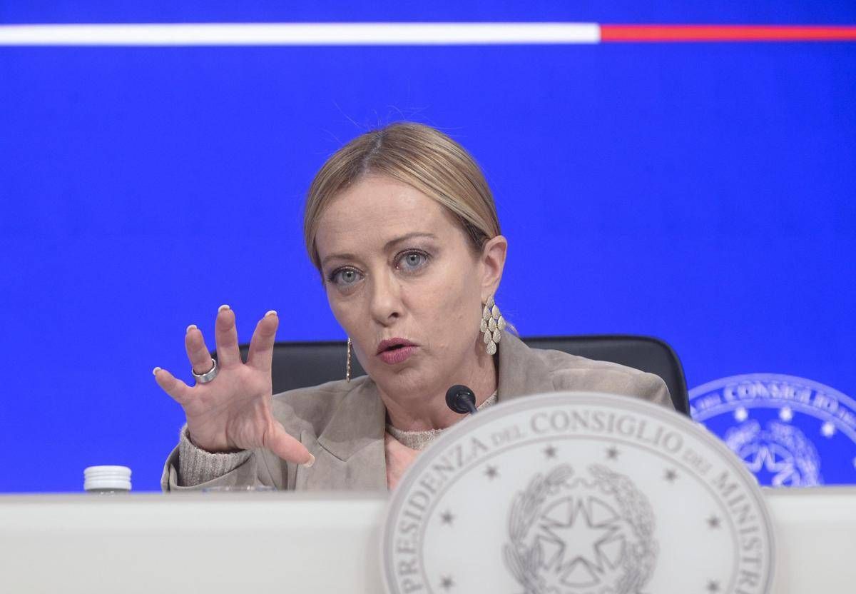 Sondaggio politico Fratelli dItalia stabile al comando su Forza Italia