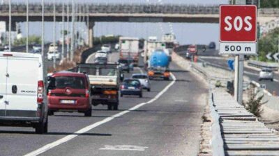 A piedi di corsa sul Grande Raccordo Anulare uomo salvato da due poliziotti