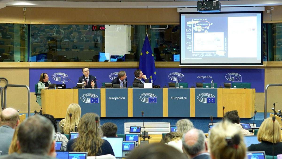 Alimentazione Nourishment Table Non solo dieta sana ma anche nutrizione adeguata