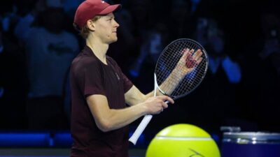 Atp Finals Sinner serve troppo forte e. rompe la racchetta contro Shelton