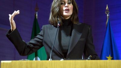 Bernini Lingua italiana filo doro che unisce ecosistema che rappresenta radici per il futuro