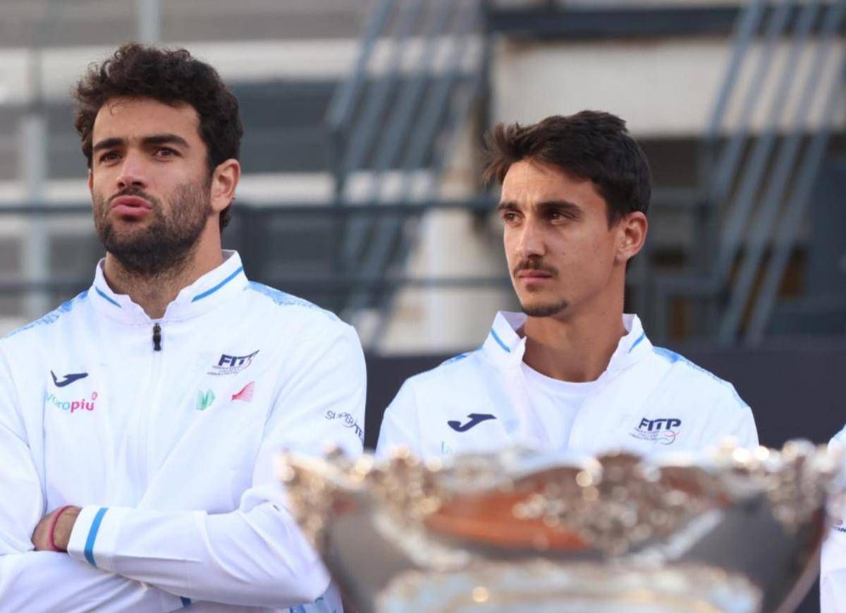 Berrettini calcio tennis con Sonego alle Atp Finals. E Zverev in panchina se la ride
