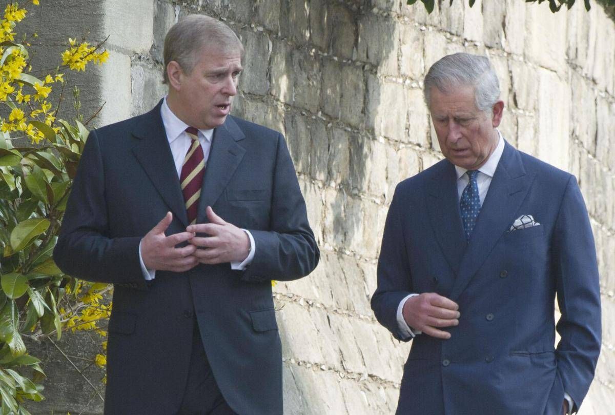 Carlo prepara il benvenuto ad Andrea a Sandringham dopo lo sfratto dalla Royal Lodge