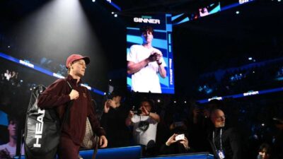 Carote parrucche e. proposta di matrimonio dentro il debutto di Sinner alle Atp Finals