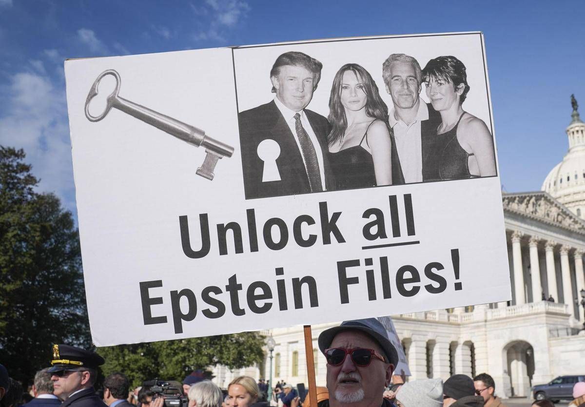 Caso Epstein Trump firma la legge per la pubblicazione dei file