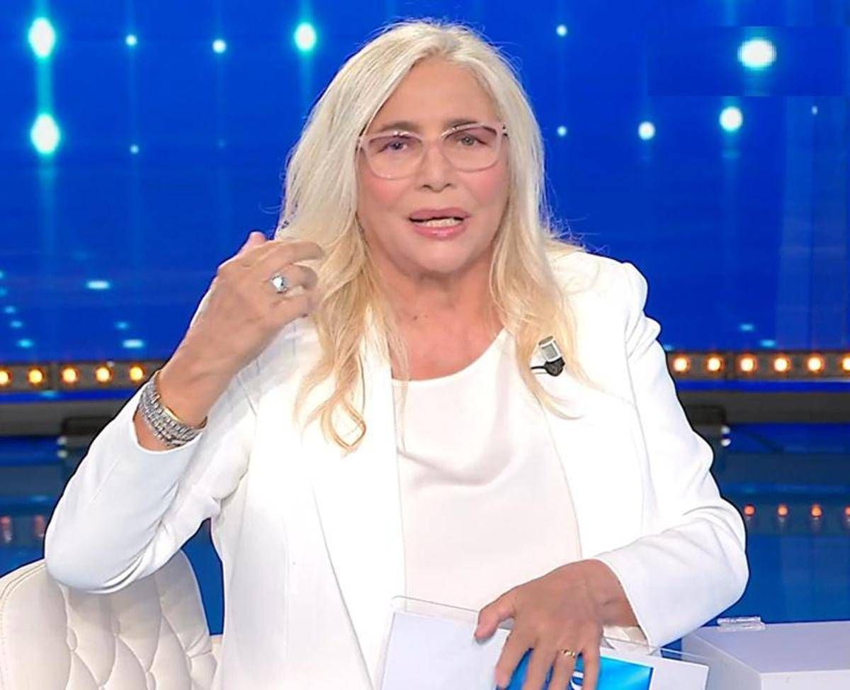 Domenica In Mara Venier si opera Dopo la trasmissione intervento per maculopatia