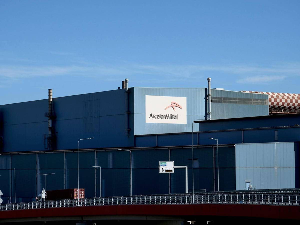 Ex Ilva continua la protesta a Genova operai hanno dormito in strada