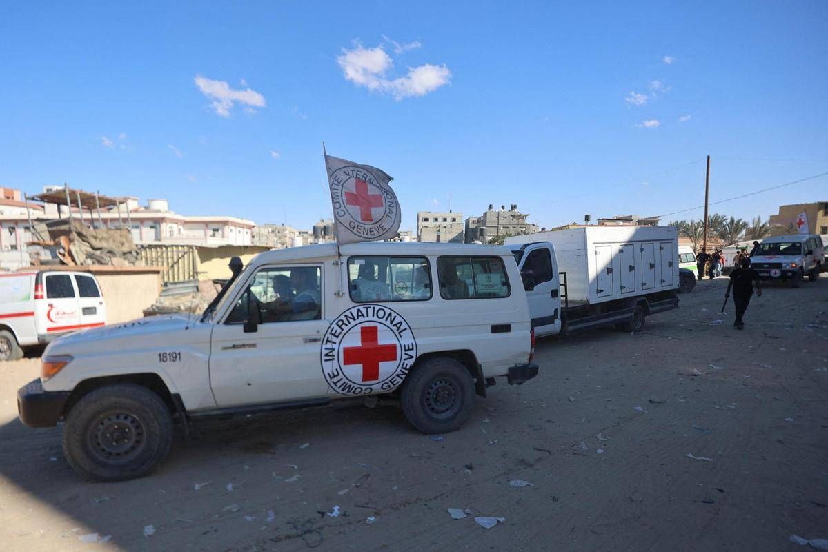 Gaza Idf Corpo ostaggio consegnato a Croce rossa