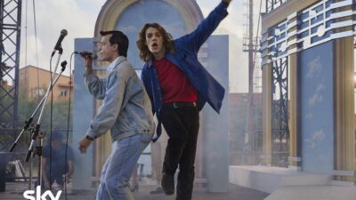 Hanno ucciso luomo ragno stasera la serie tv sugli 883 in chiaro