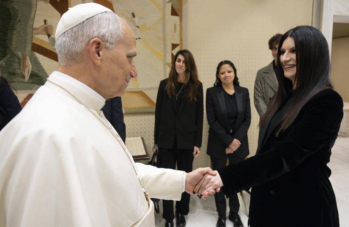 Il Papa incontra Laura Pausini Gia da Sanremo ero un suo fan