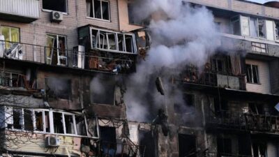 Kiev sotto attacco nella notte centinaia di droni e missili sulla capitale