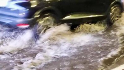 Maltempo a Genova tromba daria crolla muraglione esonda rio Fegino