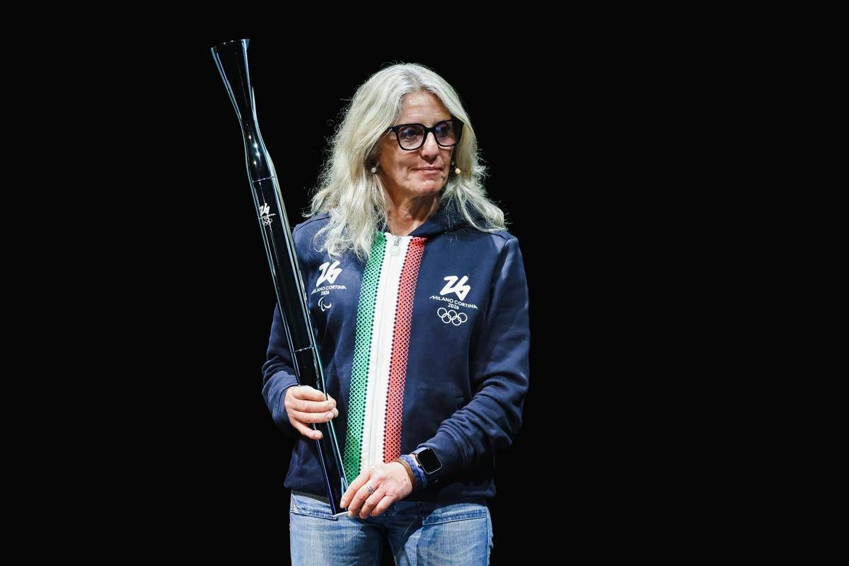Milano Cortina 2026 Belmondo e Zoeggeler allaccensione della fiamma olimpica a Olimpia