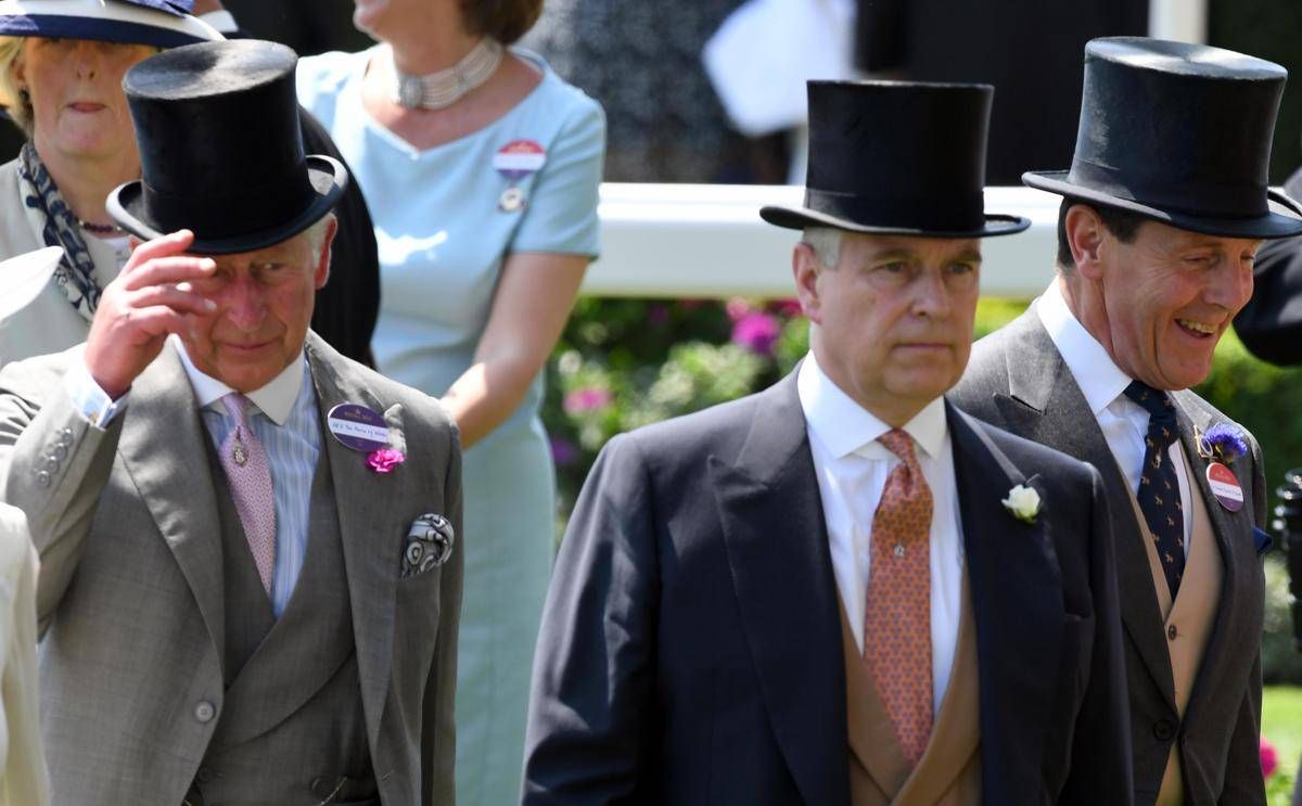 Principe Andrea Carlo gli toglie i titoli reali cosa centrano Camilla e Kate