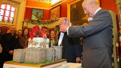 Re Carlo compie 77 anni Buckingham Palace diffonde una nuova foto ufficiale