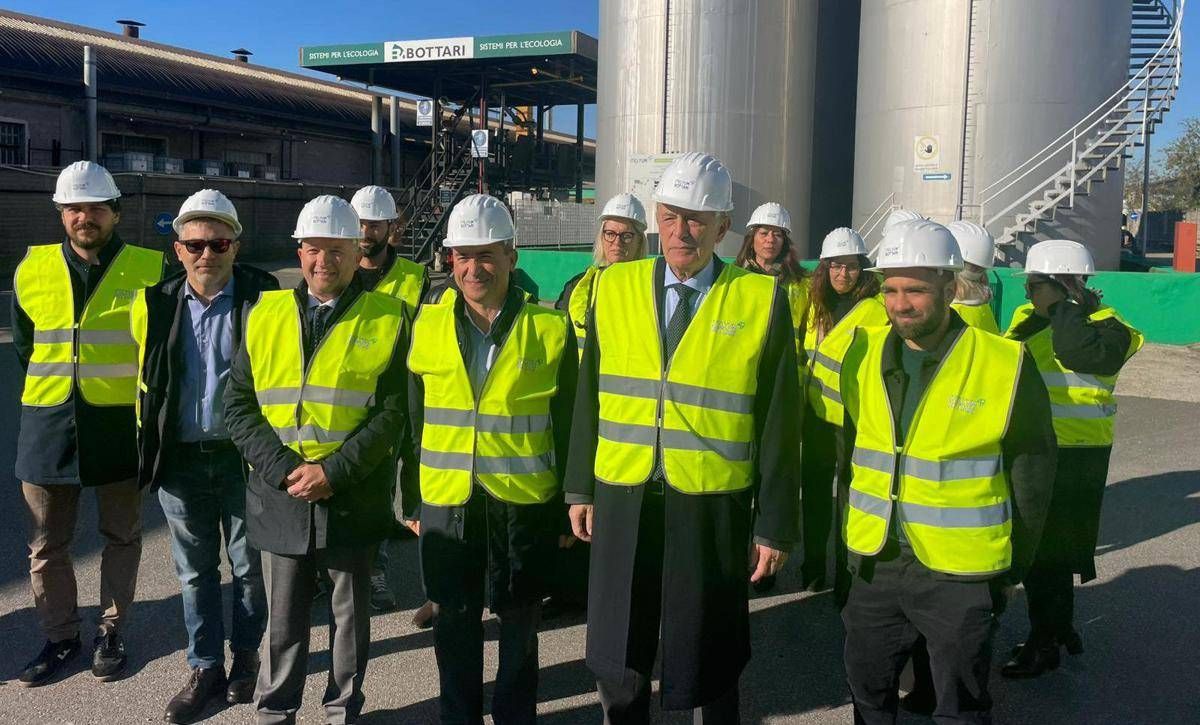 Rifiuti I cantieri della transizione ecologica olio usato protagonista 34esima tappa