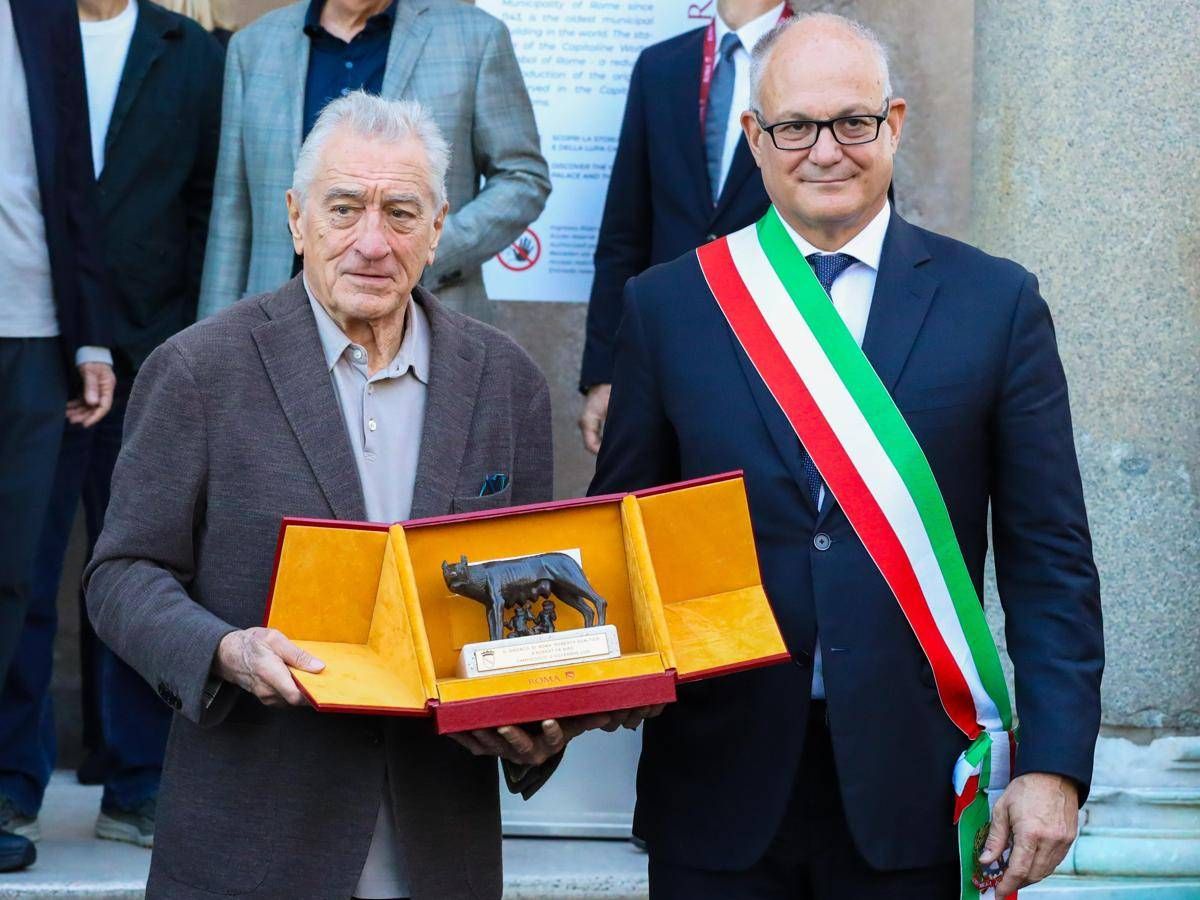 Robert De Niro premiato con la Lupa Capitolina a Roma Le mie radici rendono il premio piu speciale