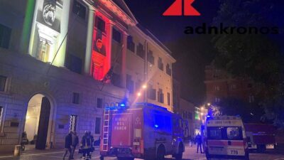 Roma forte odore di gas a piazza Mastai a Trastevere controlli dei vigili del fuoco