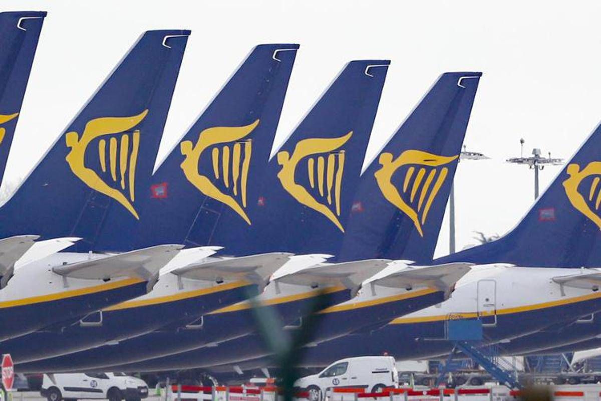 Ryanair stop ai biglietti cartacei da mercoledi carte dimbarco solo digitali