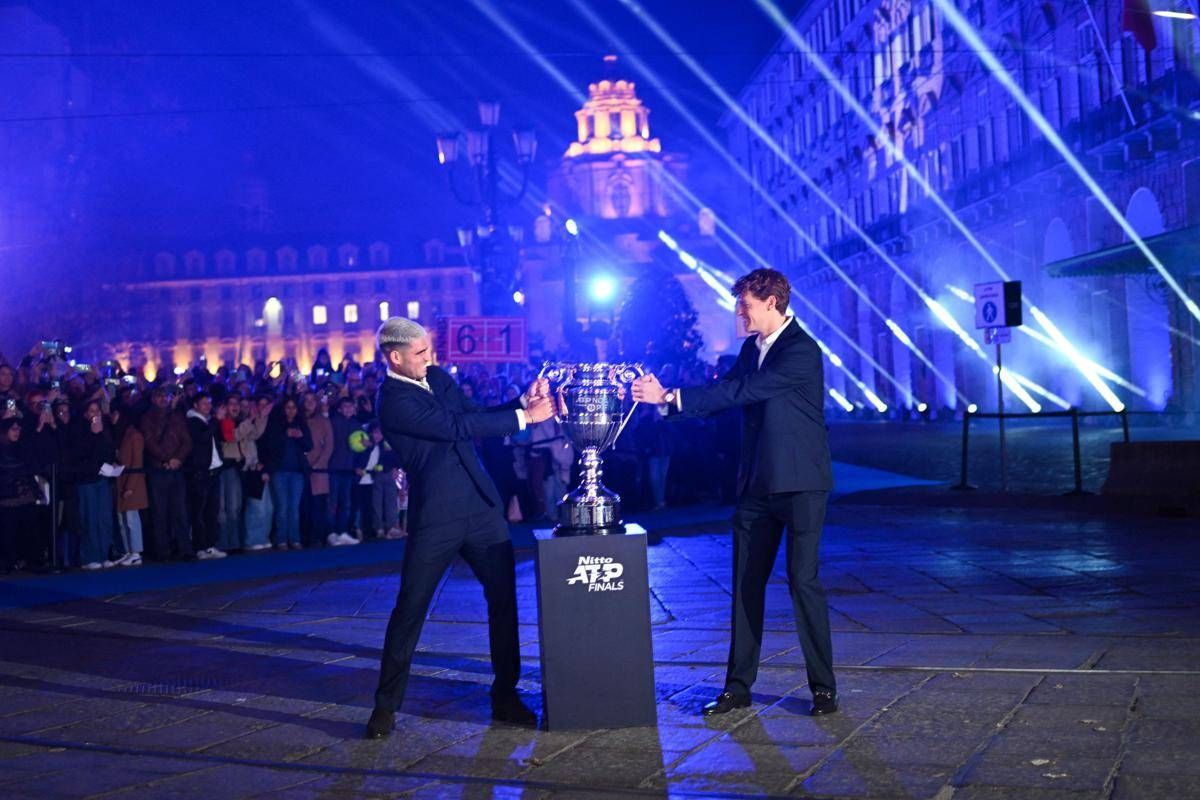 Sinner e Alcaraz a Torino inizia la battaglia per la coppa del numero uno