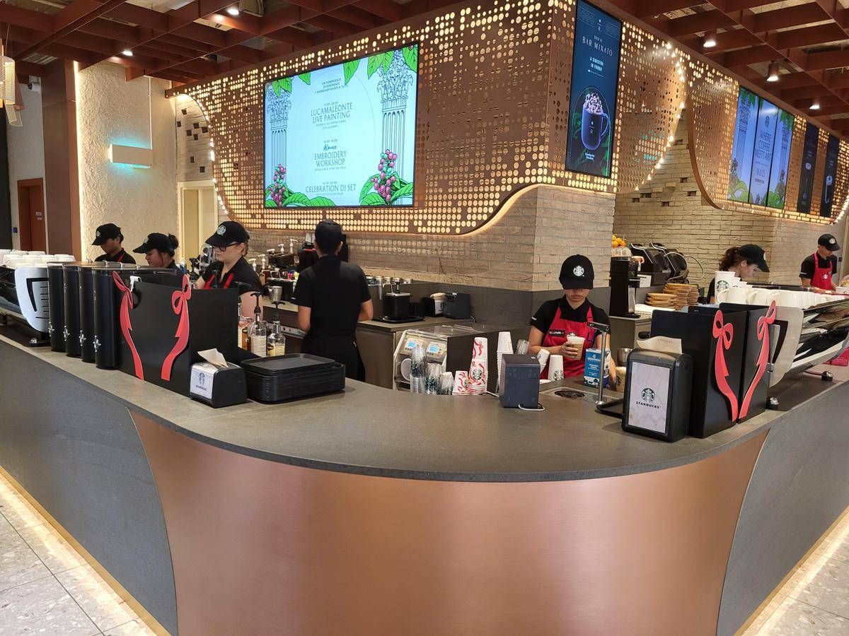Starbucks Percassi 1° anniversario apertura unico Flagship Store in Italia in P.zza S. Silvestro