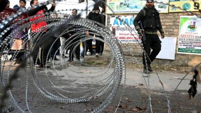 Stazione di polizia salta in aria esplosi ordigni dopo sequestro 9 morti in India