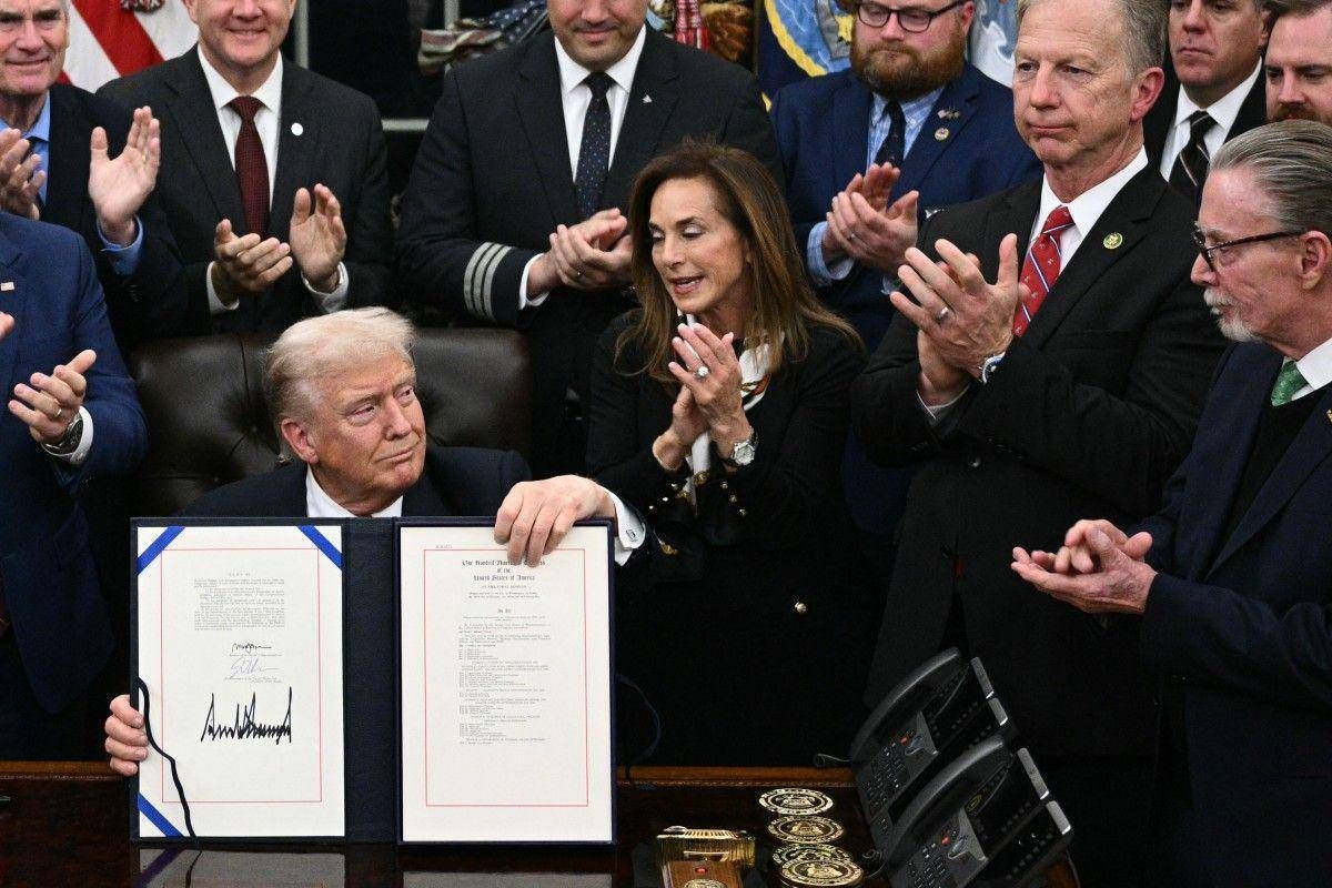 Trump firma la legge finisce lo shutdown piu lungo della storia