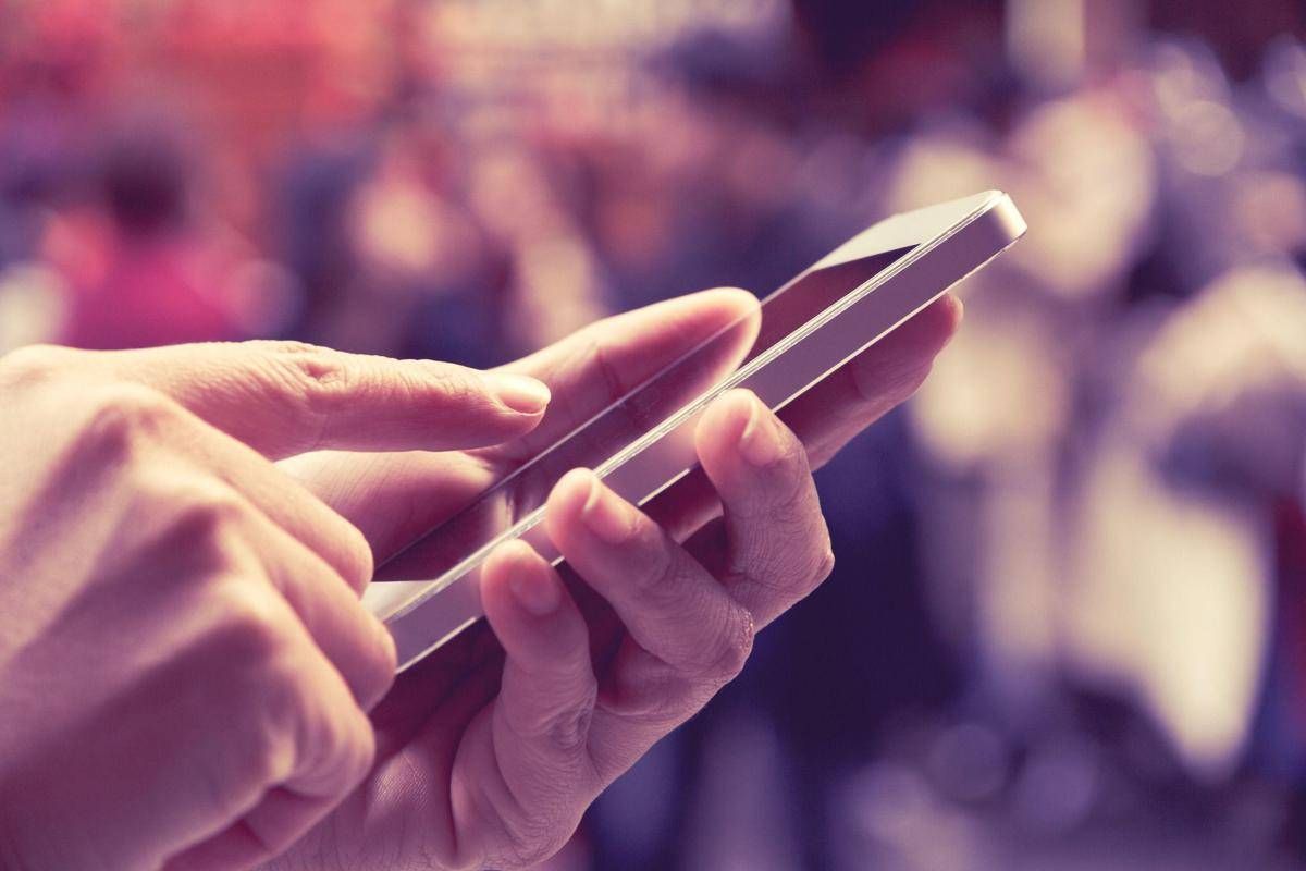 Tutti parlano di Ue in un anno boom di interazioni online ma il sentiment e negativo i dati Socialcom